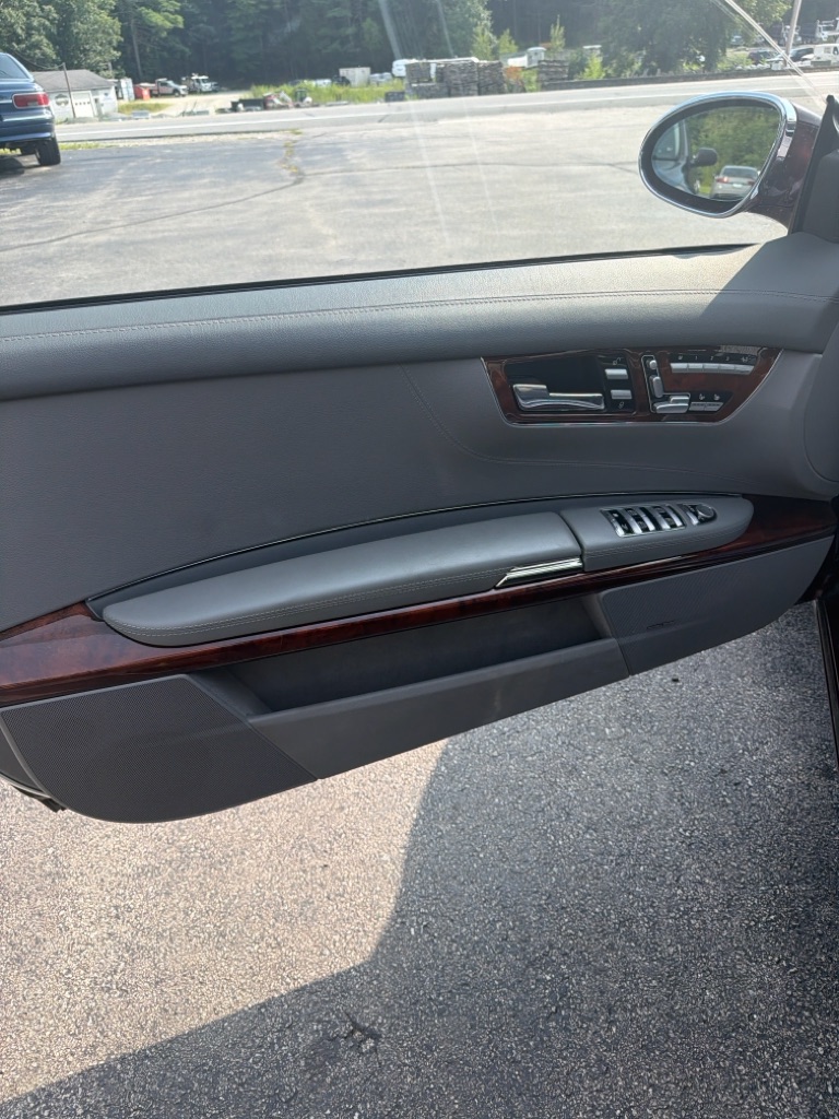 Photo 11 of this MERCEDES-BENZ CL