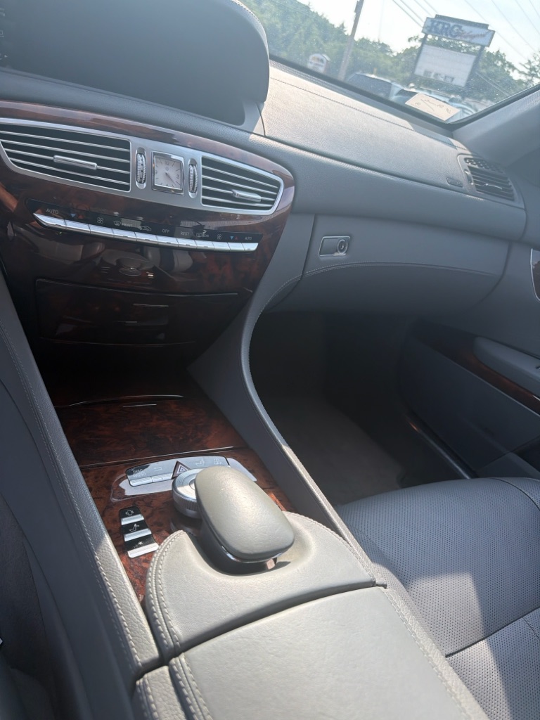 Photo 10 of this MERCEDES-BENZ CL