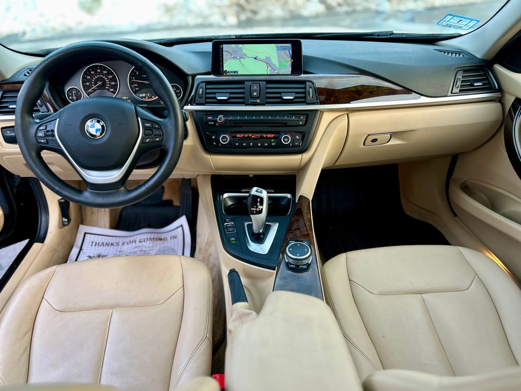 Photo 23 of this BMW 3 SERIES