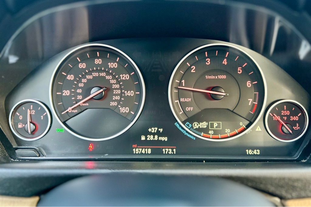 Photo 14 of this BMW 3 SERIES