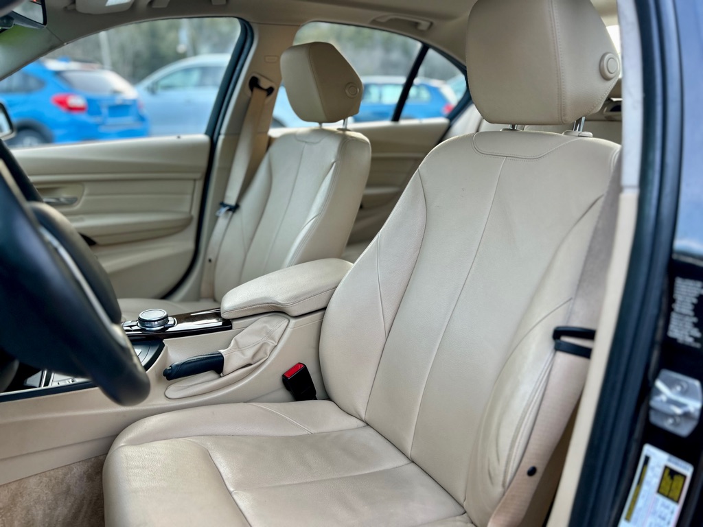 Photo 9 of this BMW 3 SERIES