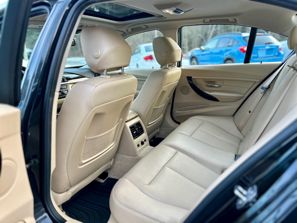 Photo 21 of this BMW 3 SERIES