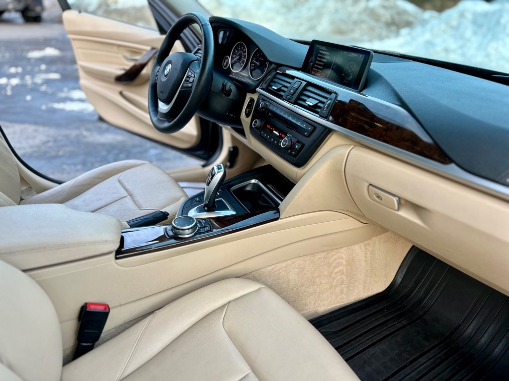Photo 11 of this BMW 3 SERIES