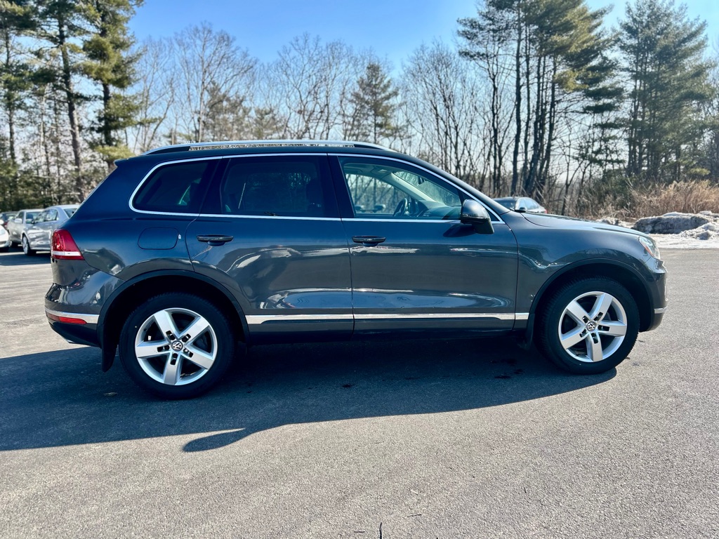 Photo 8 of this VOLKSWAGEN TOUAREG