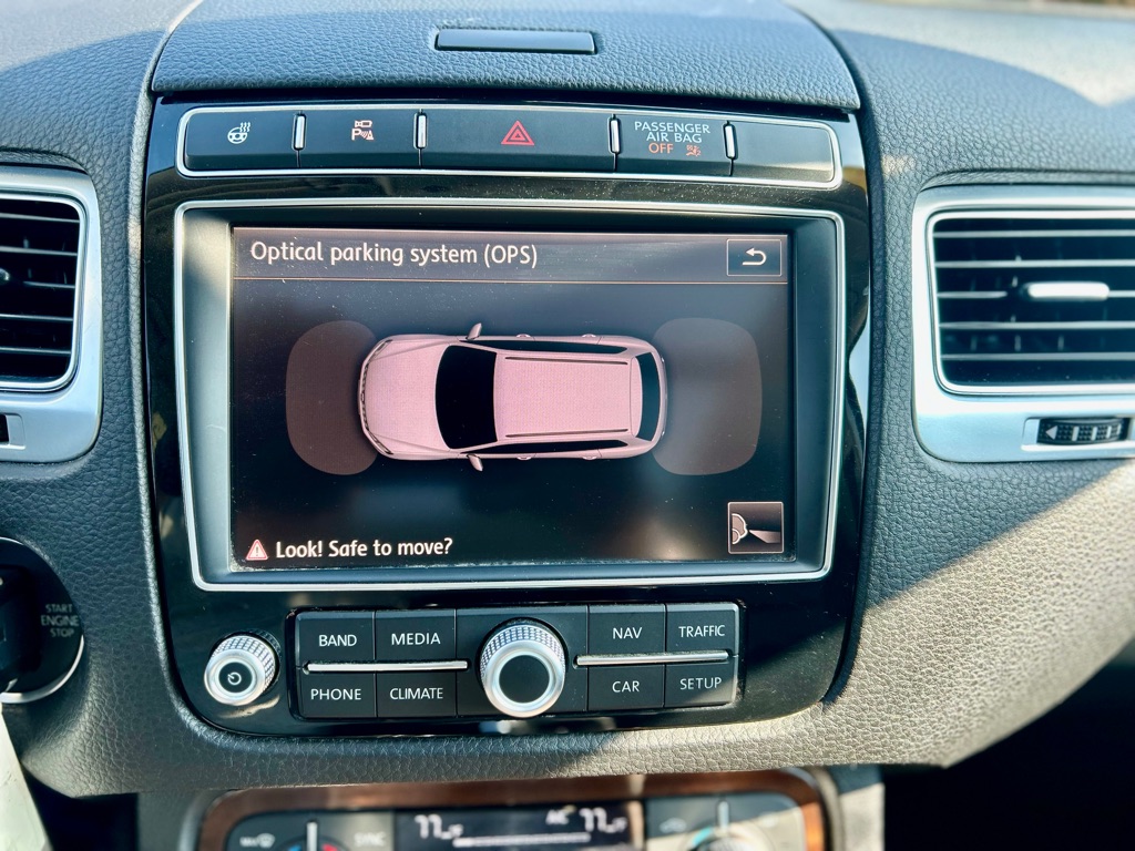 Photo 12 of this VOLKSWAGEN TOUAREG
