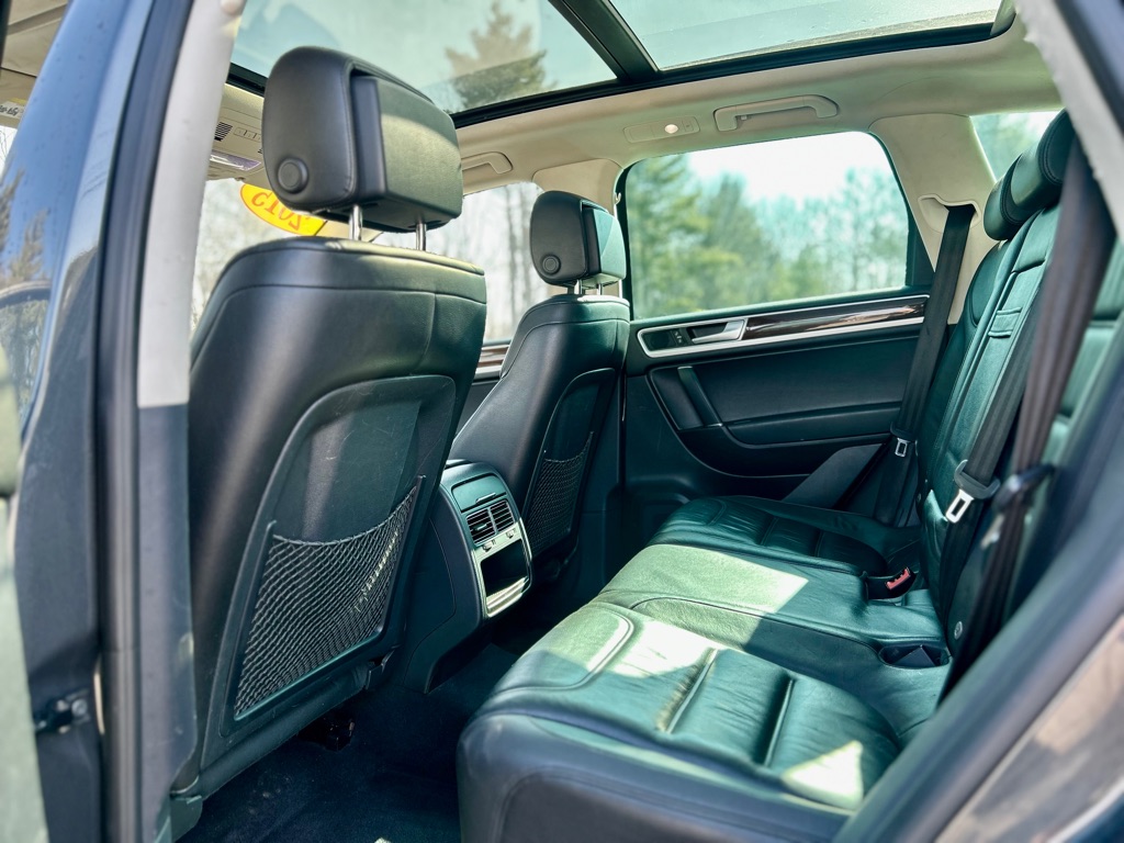 Photo 15 of this VOLKSWAGEN TOUAREG