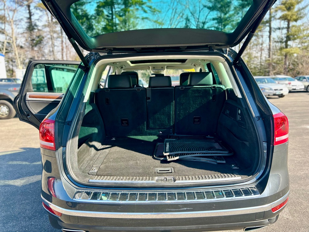 Photo 17 of this VOLKSWAGEN TOUAREG