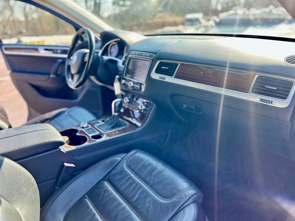 Photo 11 of this VOLKSWAGEN TOUAREG