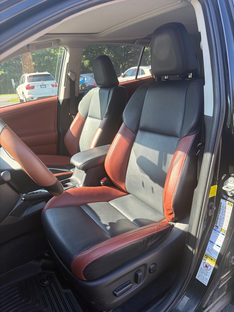 Photo 8 of this TOYOTA RAV4