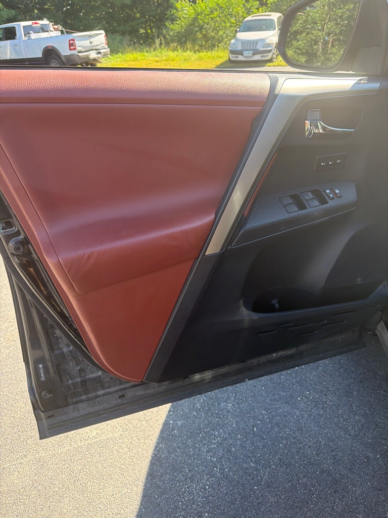 Photo 7 of this TOYOTA RAV4