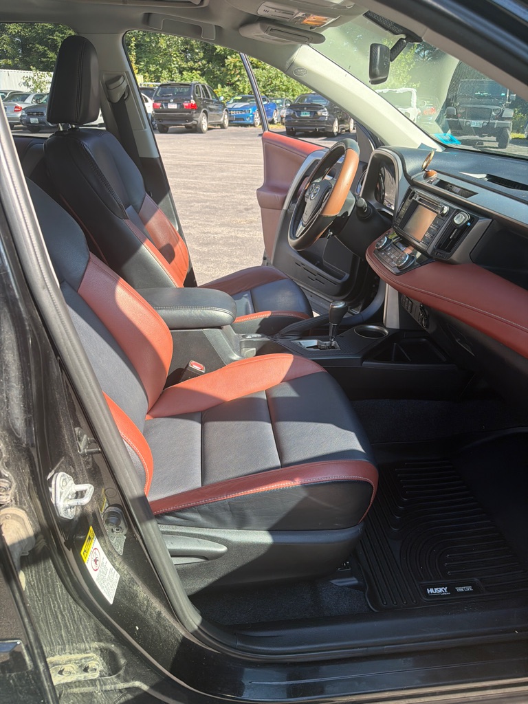Photo 10 of this TOYOTA RAV4