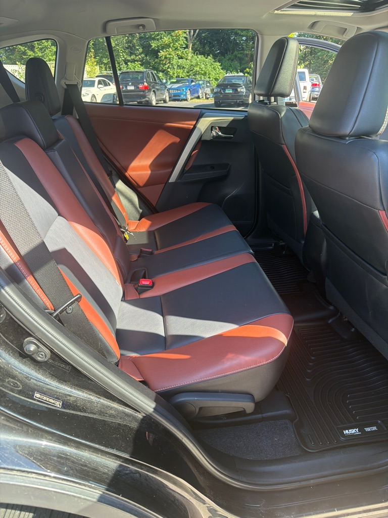 Photo 13 of this TOYOTA RAV4