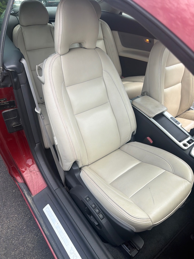 Photo 13 of this VOLVO C70