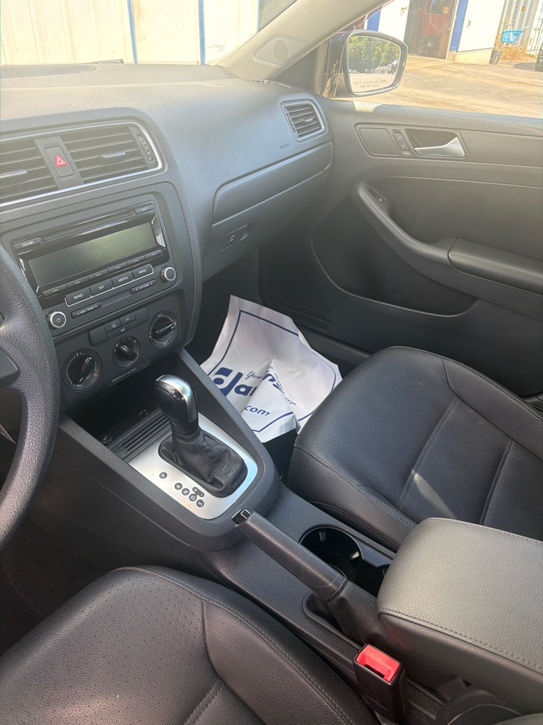 Photo 14 of this VOLKSWAGEN JETTA