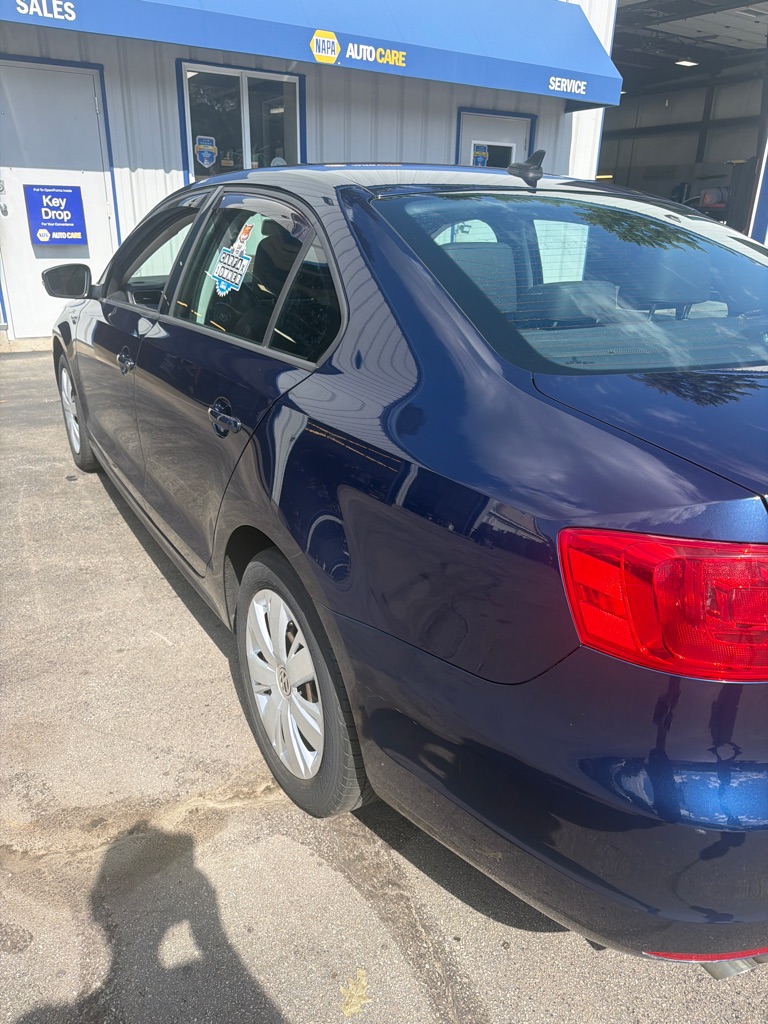 Photo 8 of this VOLKSWAGEN JETTA