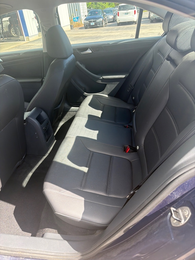 Photo 13 of this VOLKSWAGEN JETTA