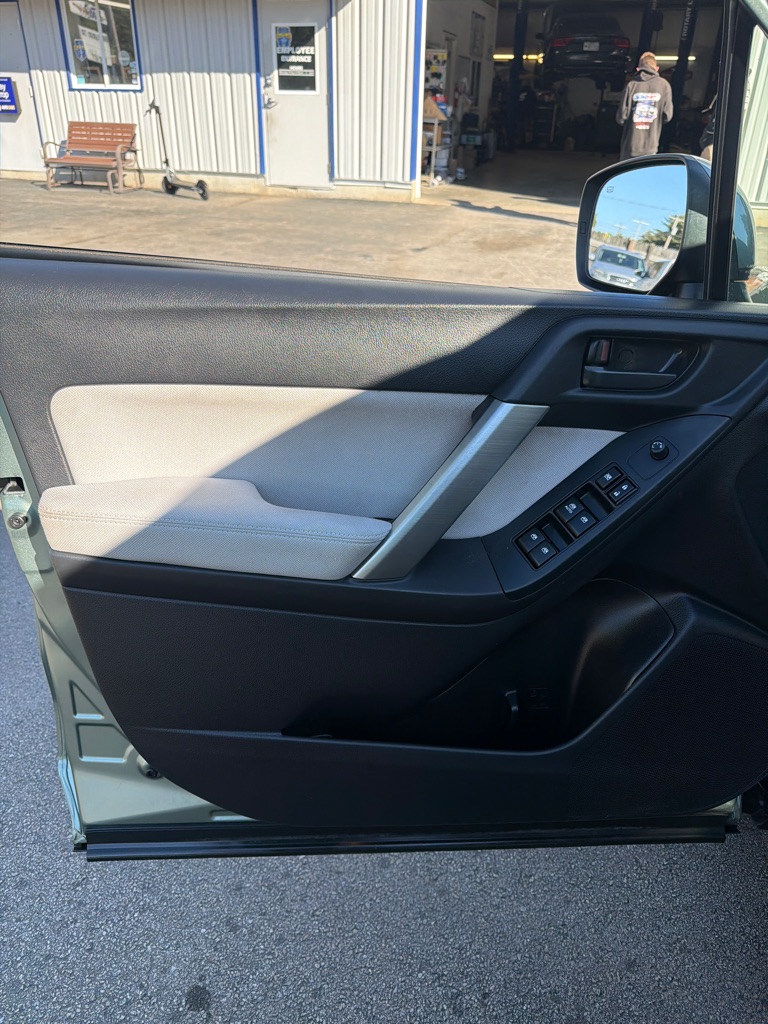 Photo 11 of this SUBARU FORESTER