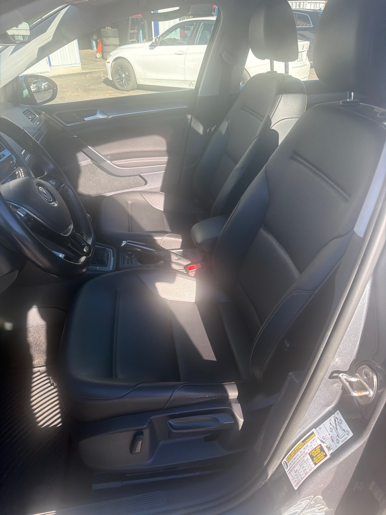 Photo 10 of this VOLKSWAGEN GOLF ALLTRACK