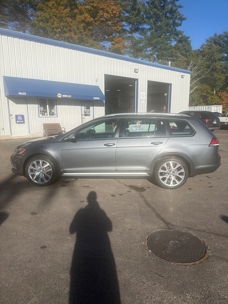 Photo 3 of this VOLKSWAGEN GOLF ALLTRACK
