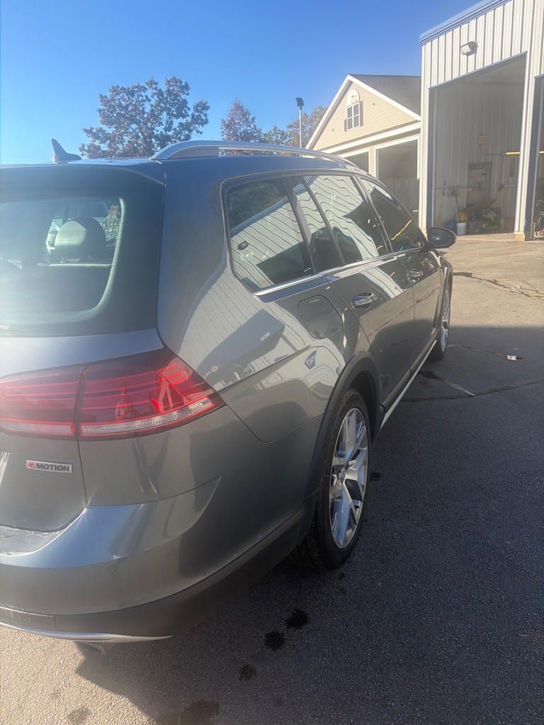 Photo 7 of this VOLKSWAGEN GOLF ALLTRACK