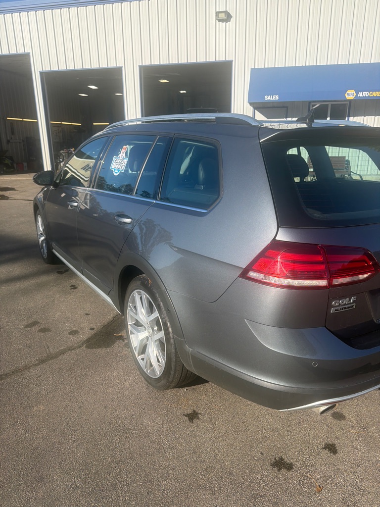 Photo 4 of this VOLKSWAGEN GOLF ALLTRACK