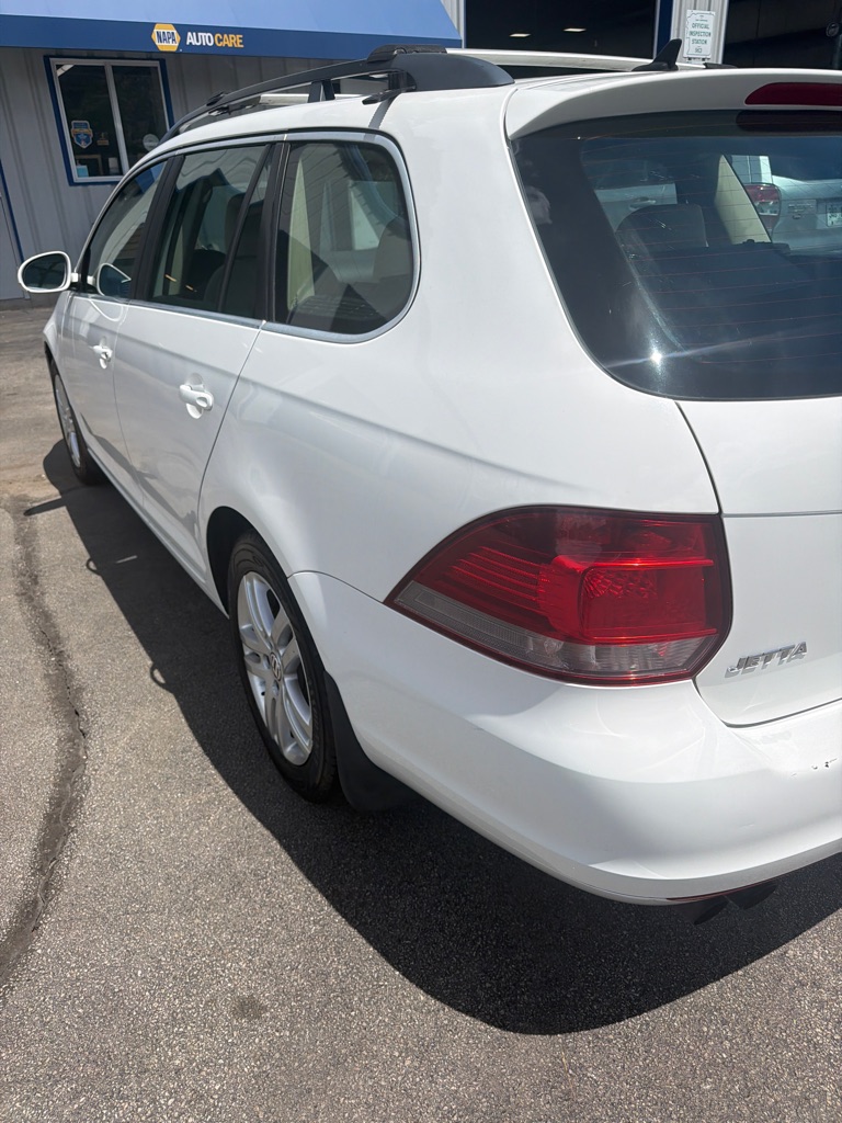 Photo 4 of this VOLKSWAGEN JETTA