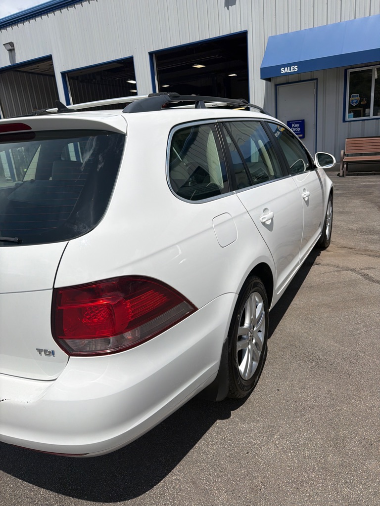 Photo 8 of this VOLKSWAGEN JETTA