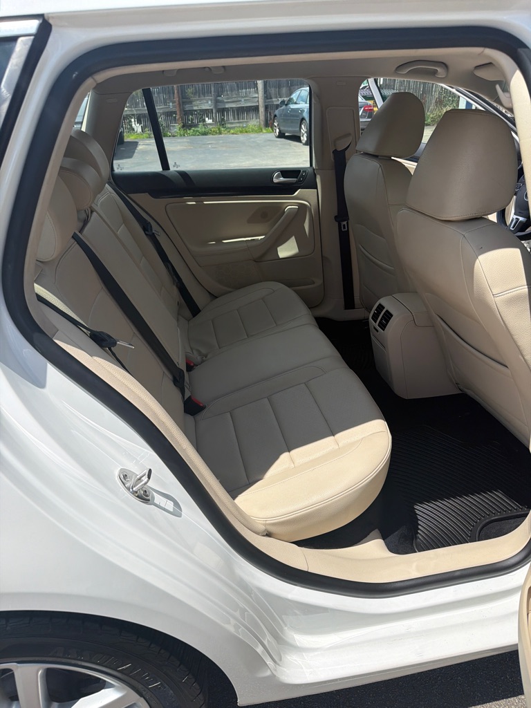Photo 15 of this VOLKSWAGEN JETTA