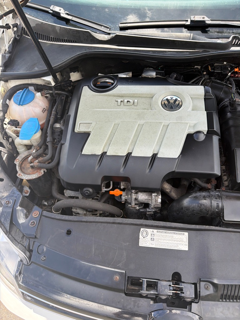 Photo 18 of this VOLKSWAGEN JETTA