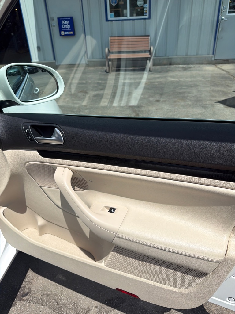 Photo 14 of this VOLKSWAGEN JETTA