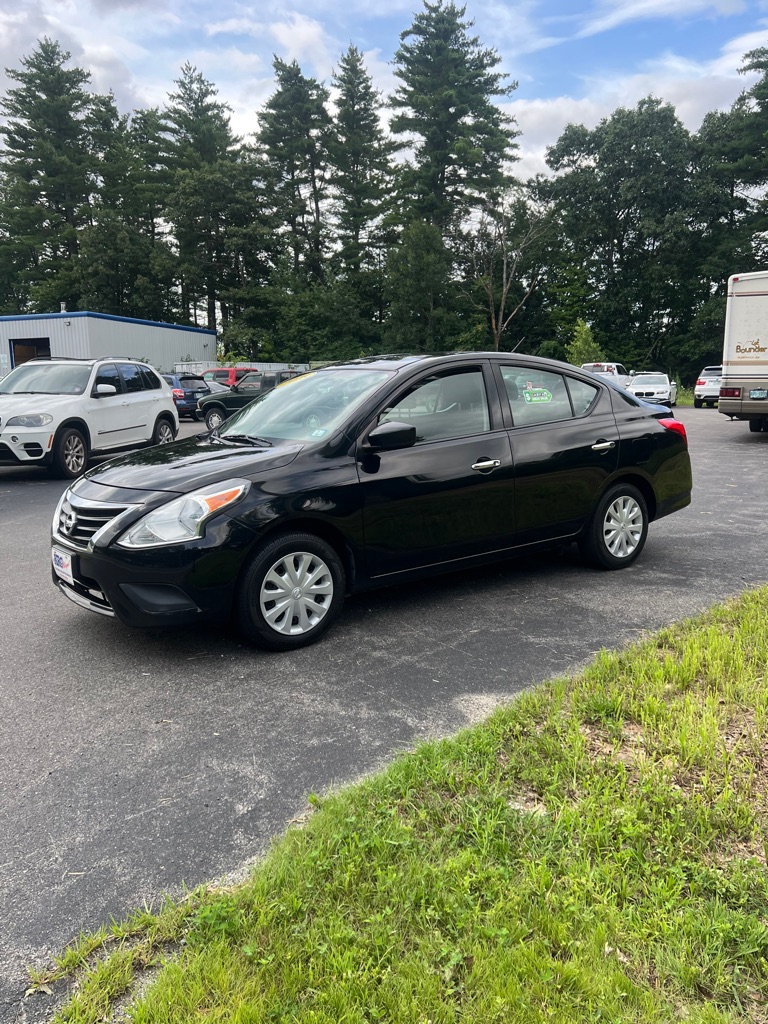 Photo 2 of this NISSAN VERSA