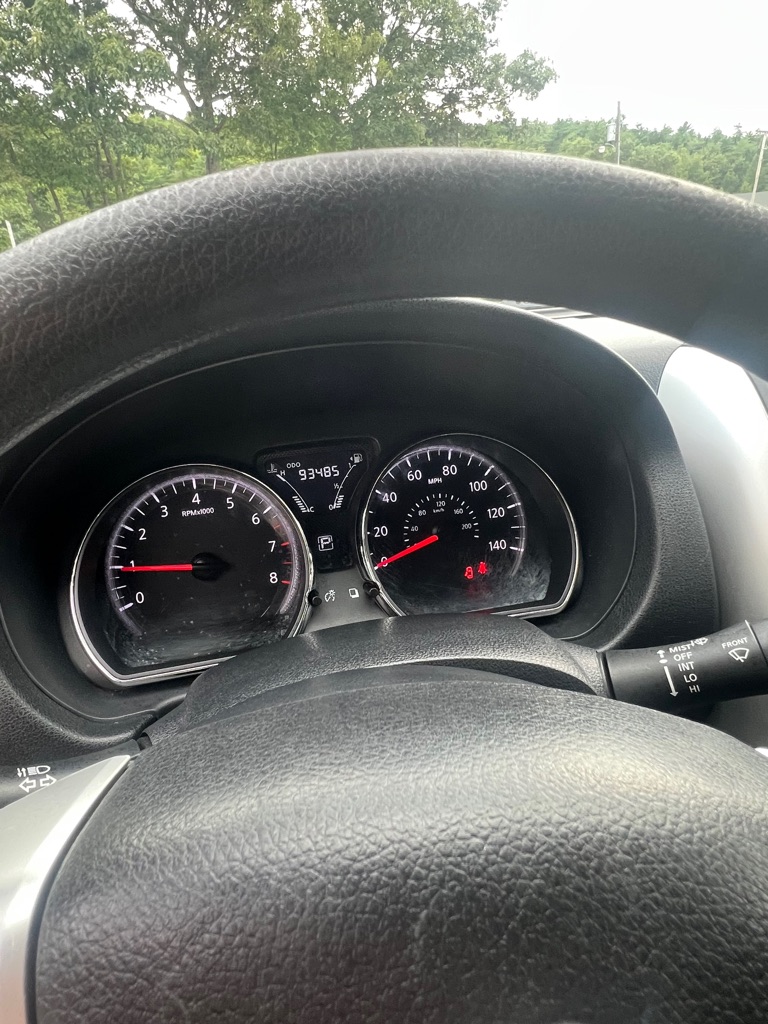 Photo 8 of this NISSAN VERSA
