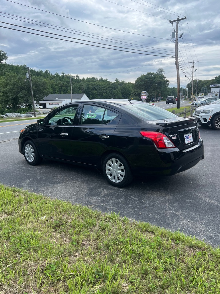 Photo 3 of this NISSAN VERSA