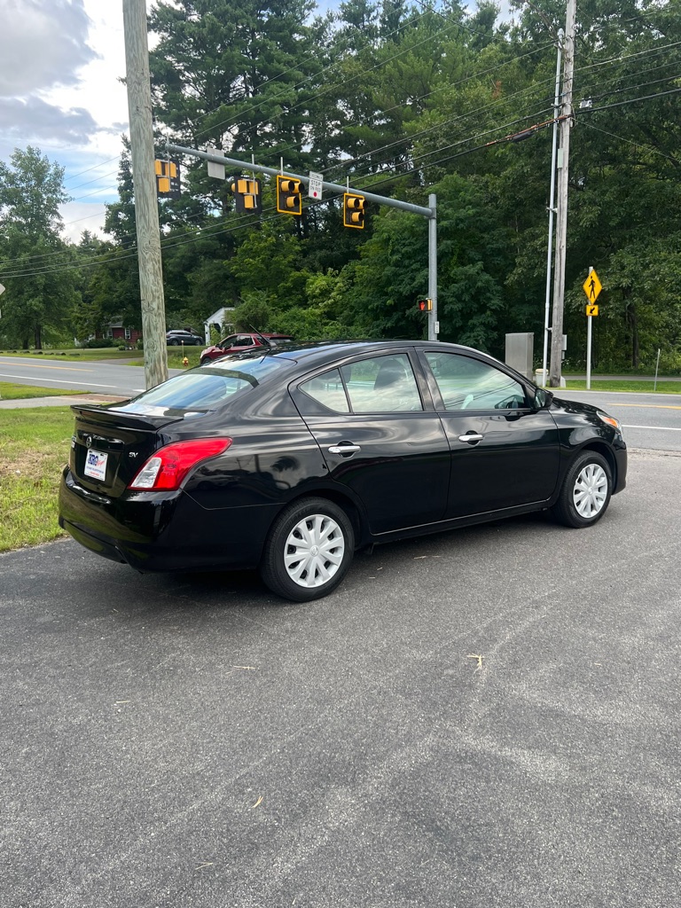 Photo 4 of this NISSAN VERSA