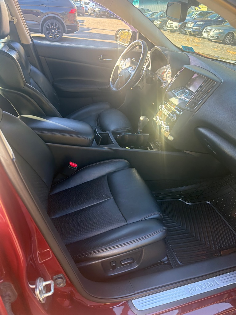 Photo 8 of this NISSAN MAXIMA