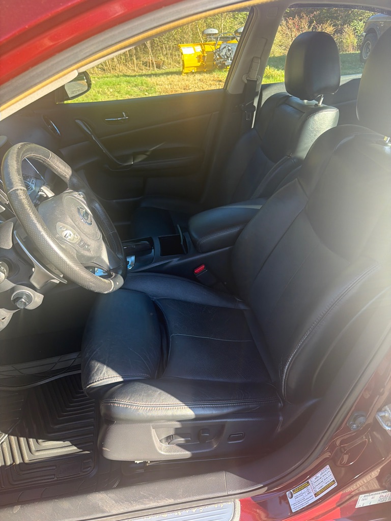 Photo 10 of this NISSAN MAXIMA