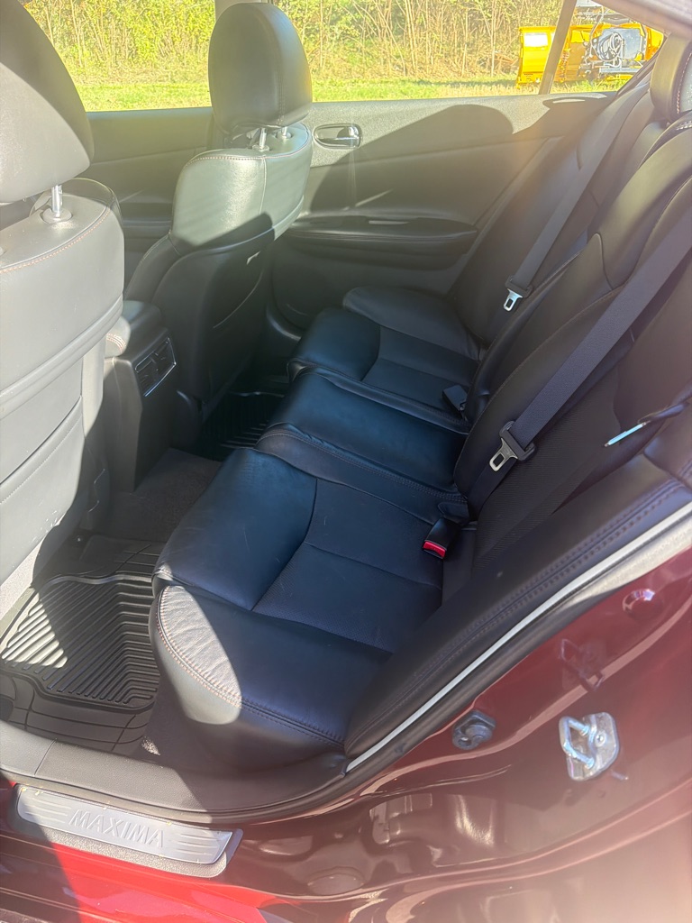 Photo 12 of this NISSAN MAXIMA