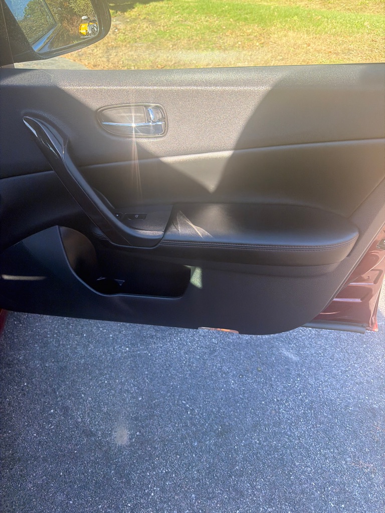 Photo 9 of this NISSAN MAXIMA