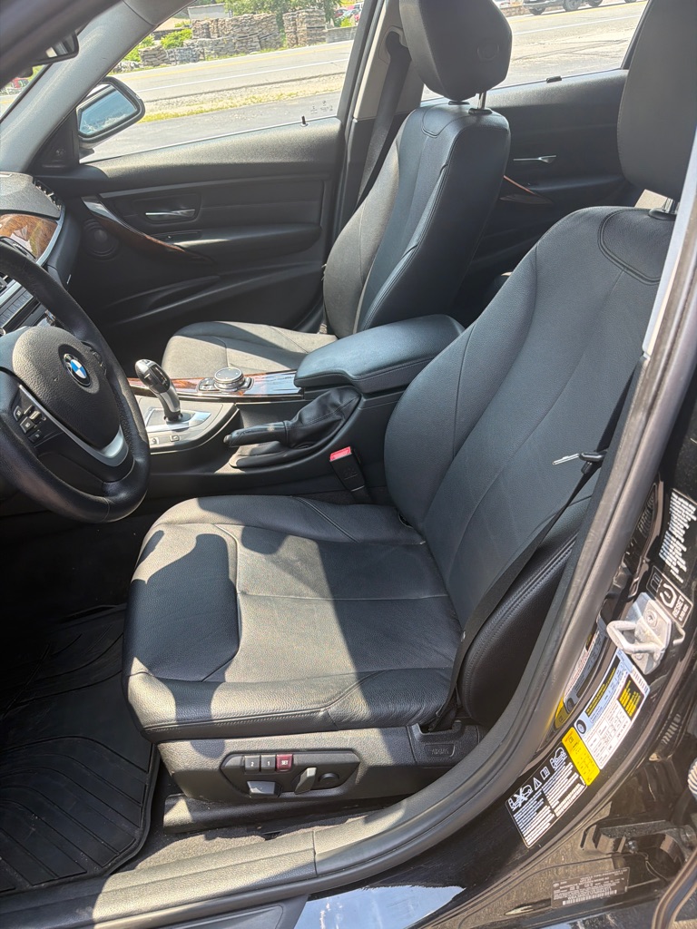 Photo 12 of this BMW 335