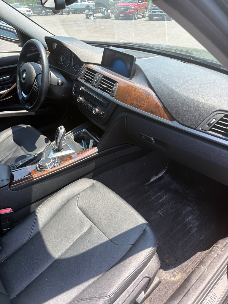 Photo 15 of this BMW 335