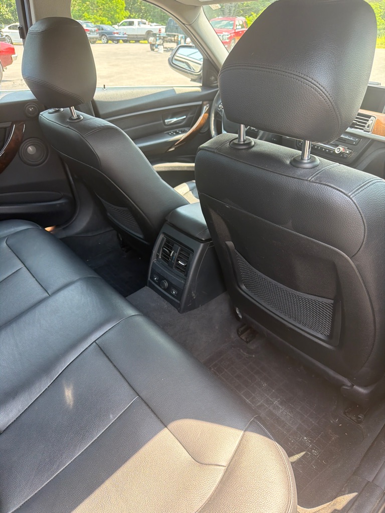 Photo 17 of this BMW 335