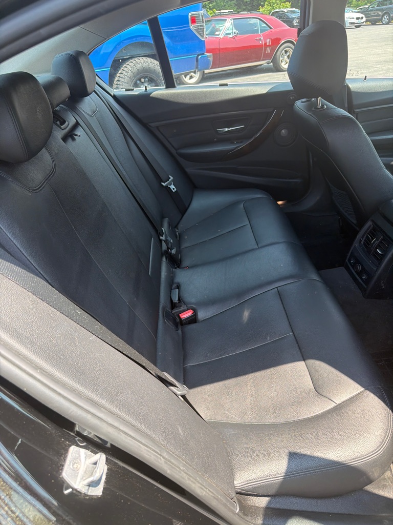 Photo 16 of this BMW 335