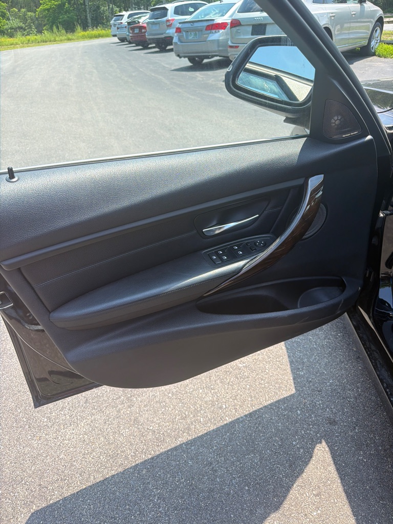 Photo 11 of this BMW 335
