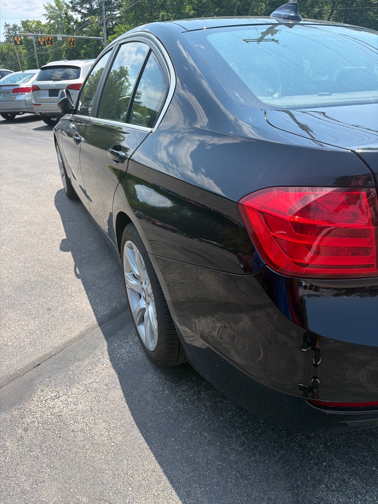 Photo 7 of this BMW 335