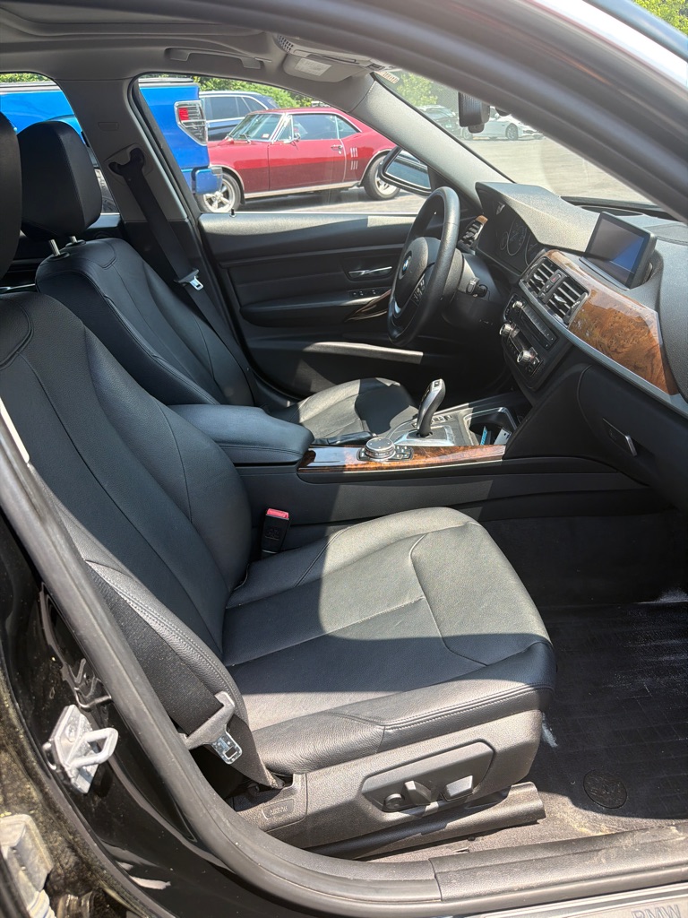 Photo 14 of this BMW 335