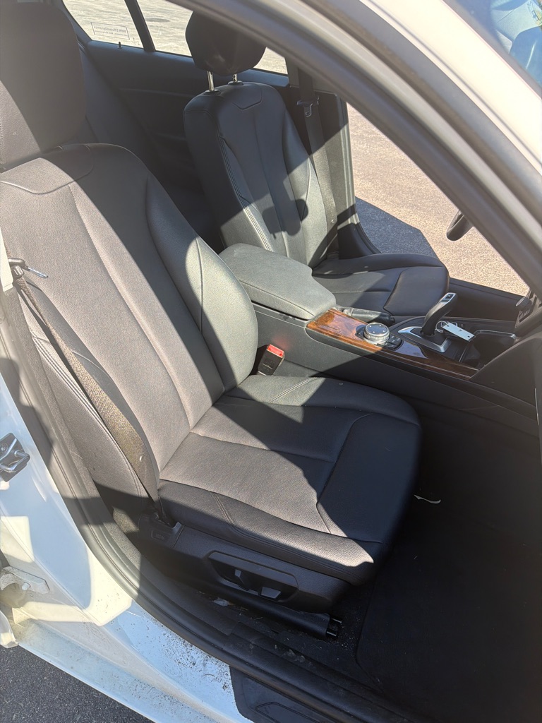 Photo 11 of this BMW 328