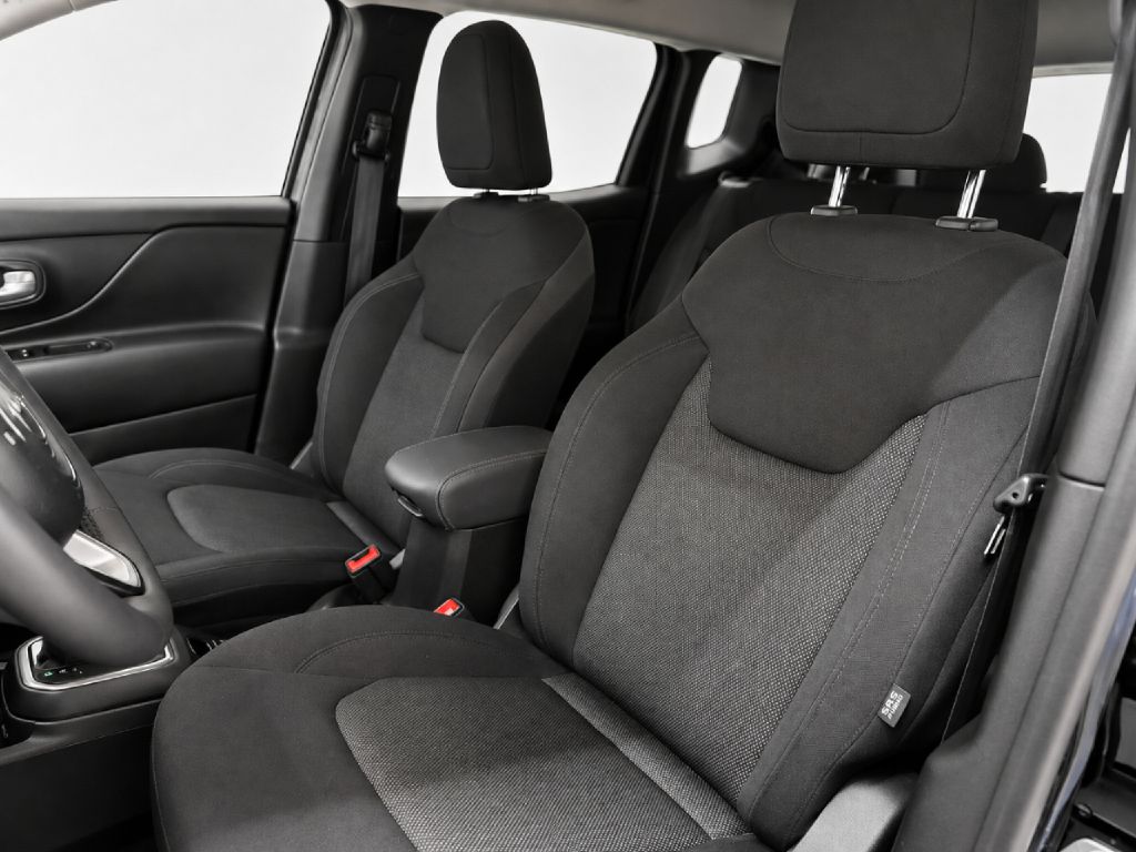 Photo 9 of this JEEP RENEGADE
