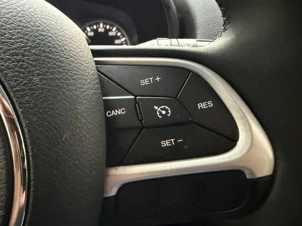 Photo 13 of this JEEP RENEGADE