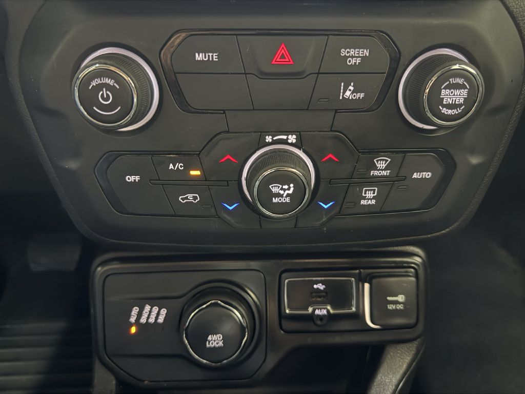 Photo 18 of this JEEP RENEGADE