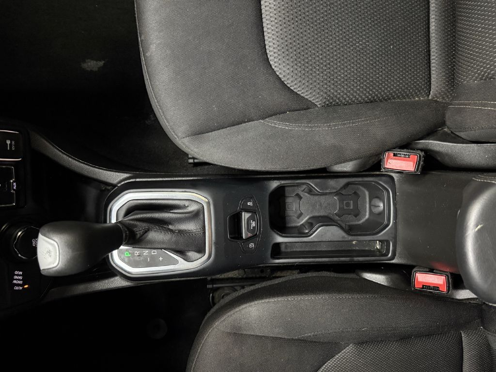Photo 20 of this JEEP RENEGADE